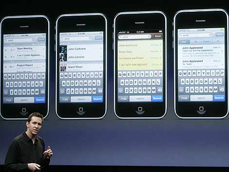 Scott Forstall durante la presentación de las novedades del iPhone. |Reuters